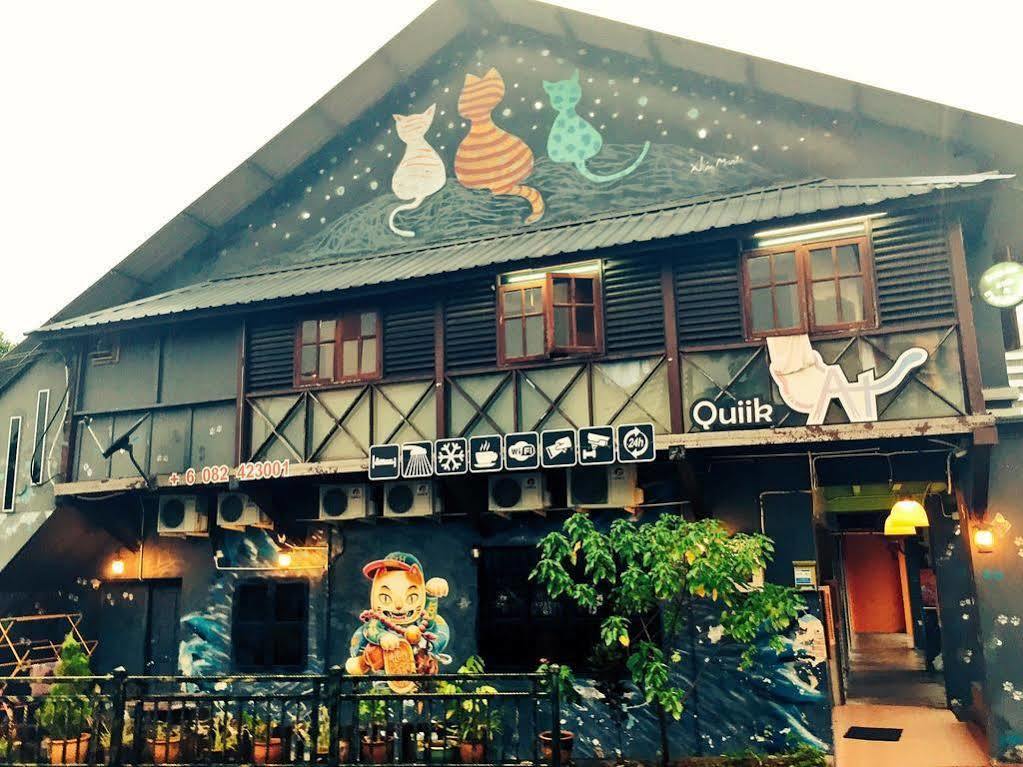 Quiikcat Bed and Breakfast Kuching Exterior foto